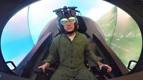 F-35模拟器没有采用制式头盔显示器