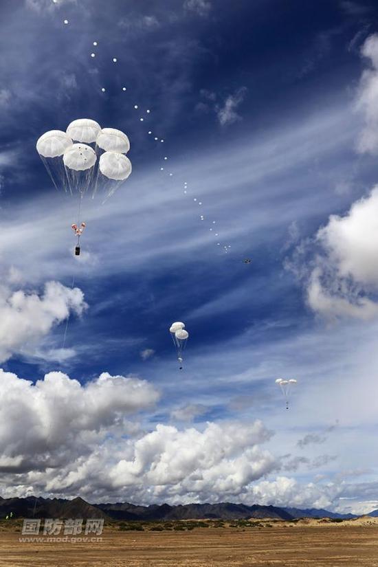 重型装备三件空投