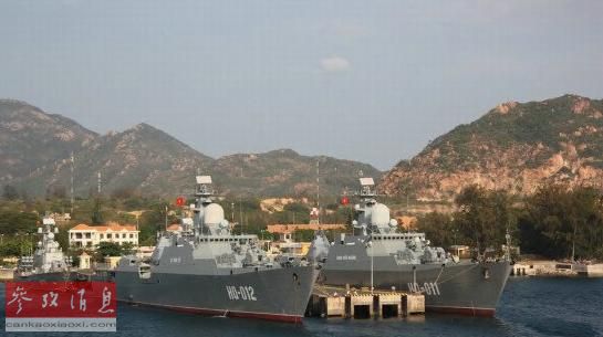 驻泊在金兰湾的越南海军舰船(资料图片)