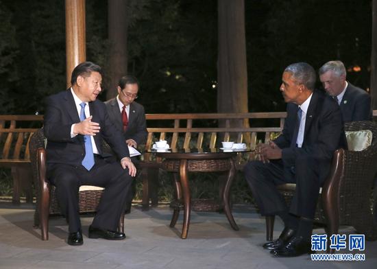 9月3日晚，国家主席习近平在杭州西湖国宾馆与前来出席二十国集团领导人杭州峰会的美国总统奥巴马交谈。 新华社记者 兰红光 摄 图片来源：新华网