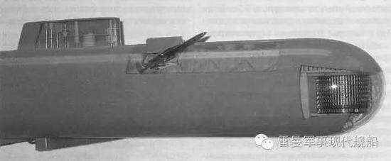 在博物馆中展出的661型飞航导弹核潜艇模型，注意导弹发射筒和艏声呐基阵的布置情况