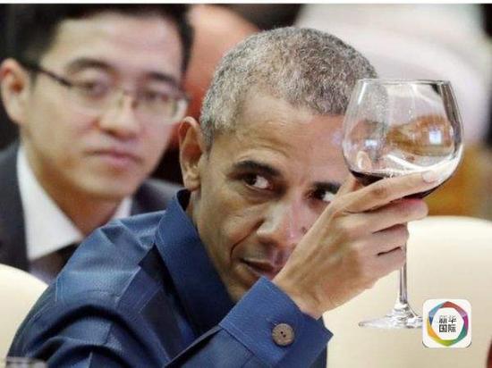 9月7日，奥巴马在老挝首都万象出席东盟峰会庆祝晚宴
