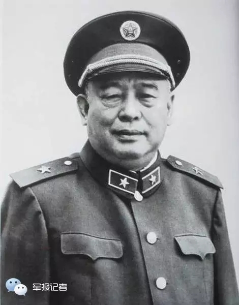 长征开始时,后来的开国中将余秋里时任红二军团第六师第十八团政治委员