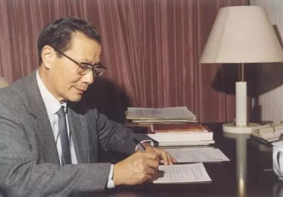 资料图:我国无机材料科学技术的奠基人和开拓者之一严东生先生生前照