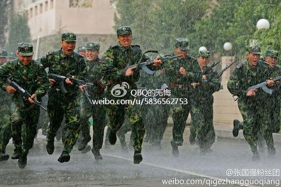 《士兵突击》中的八一杠