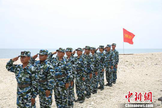 三沙警备区逐岛礁组织民兵训练。　农史善摄