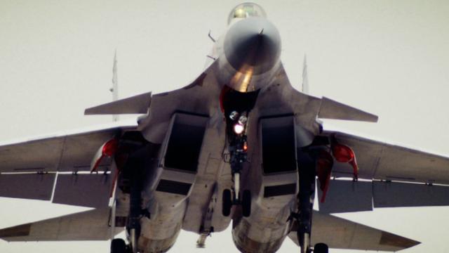 弹射型歼15舰载机再曝高清图：还有一个新亮点