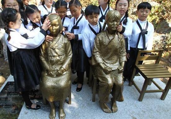 资料图：韩国“慰安妇”少女雕像