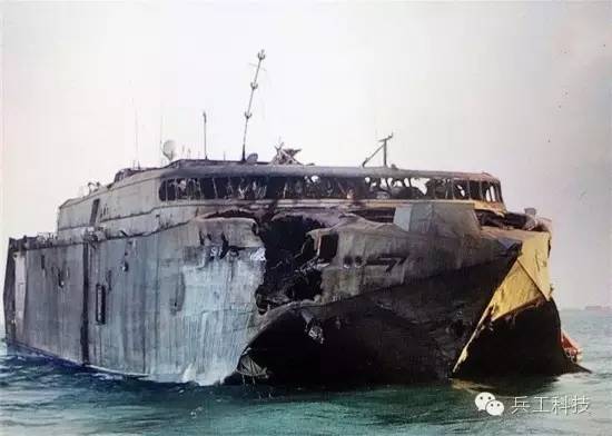 图注：被击中后燃烧损毁的HSV-2运输舰