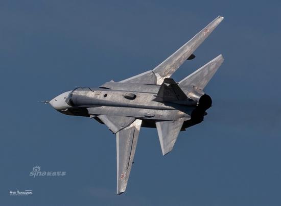 当日,俄国防部对中部军区部分部队进行战备检查,相关部队约2万名士兵被紧急调动至靶场开始系列战术火力演练。