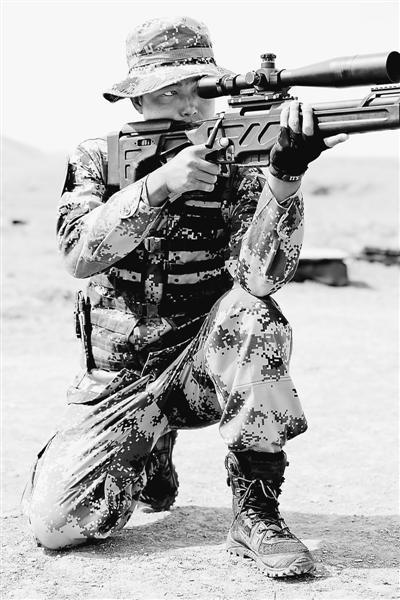 王冰在狙击训练