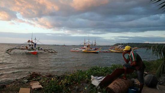 资料图:2016年10月31日从黄岩岛海域返回的菲律宾渔船