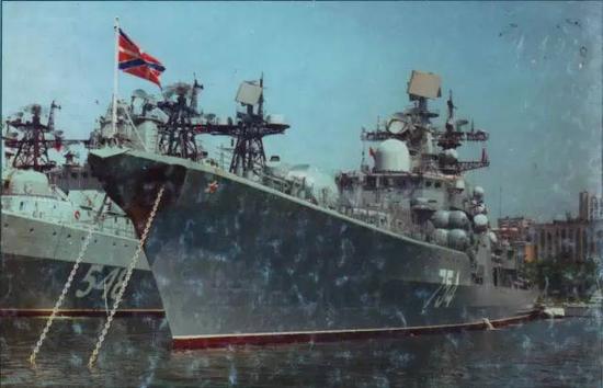 △俄罗斯海军舰艇至今在许多位置保留有醒目的红五星