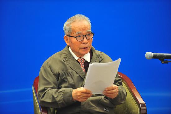 海军在北京举行中国收复西南沙群岛70周年纪念活动。时任“永兴”舰副舰长、95岁高龄的李景森发言。 李高健 摄