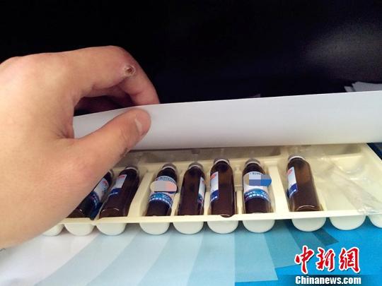 一名边防军人办公抽屉里的药物。武警新疆边防总队南疆服务中心提供