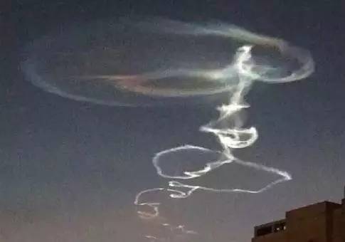 中国第一次动能-3试验所形成的奇异云图