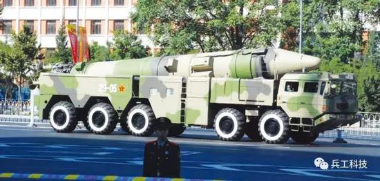 图注：“东风”-21C弹道导弹，“东风”-21D反舰弹道导弹就是在其基础上研制的