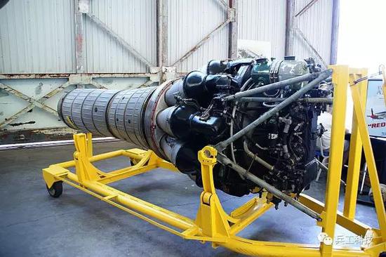 圖註:米格-15戰鬥機的動力,俄制克里莫夫VK-1發動機,它的仿製製造過程可謂坎坷,是蘇聯航空發動機工業基礎薄弱的象徵