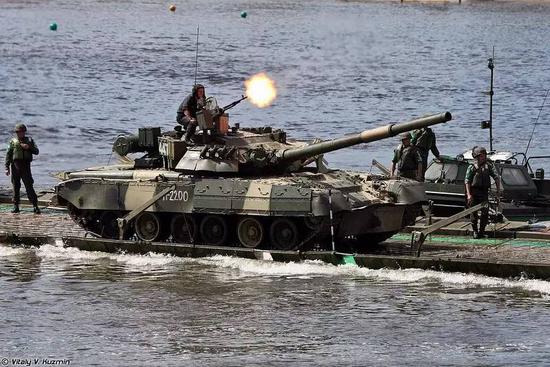 第4近卫坦克师装备的T-80U，在新一代坦克无法服役的情况下，俄媒体有报道说俄将升级T-80BV使其重新服役