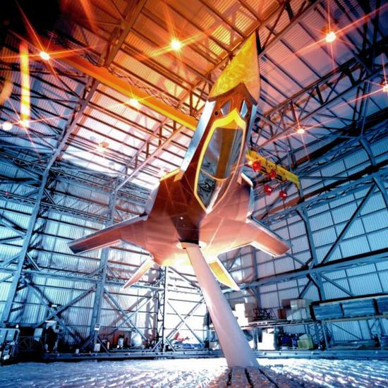 英国此前曾将自己下马的五代机概念方案和RCS模型打包卖给了日本,而这次很可能也是卖了一次PPT,土耳其的五代机方案从2013年展出后也是屡换伙伴,2015年终于推进到初步设计阶段。以合同金额而言,1亿英镑想要开发五代机无异于天方夜谭。即使以BAE公司的盛名也无法承受开发五代机的庞大资金需求和技术需要。五代机的研制只可能是少数国家的专利。