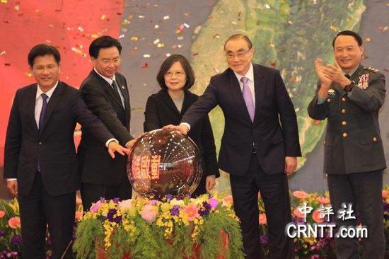 ��Ӣ�ĳ�ϯ��ʽ�߽̻�ǩԼ������ʽ