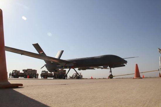 伊拉克空军装备的“彩虹4”无人机携带AR-1导弹和50公斤激光制导炸弹