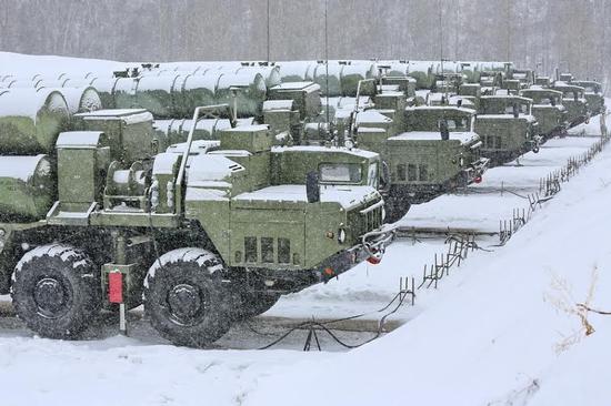 资料图：俄军在西伯利亚部署S400导弹