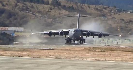 原文配图:印度C17降落在中印边境敏感区
