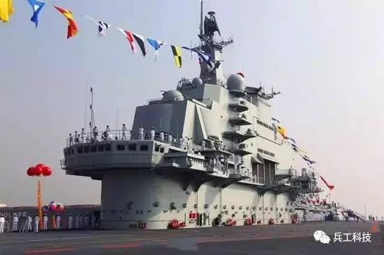 图注:“辽宁”号航空母舰的舰岛