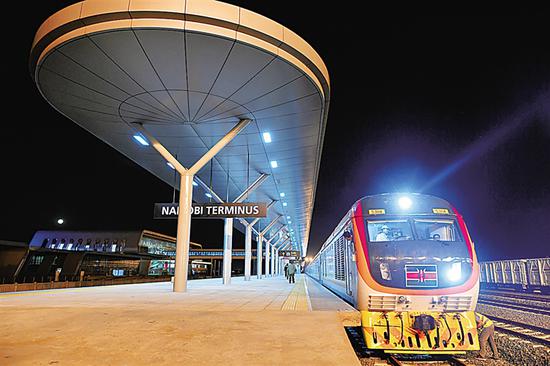 肯尼亚蒙内铁路内罗毕站停靠的列车