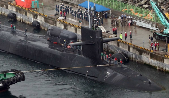 来自密歇根的问候:你好,釜山,我带着154枚“战斧”来看你了。——USS SSGN727