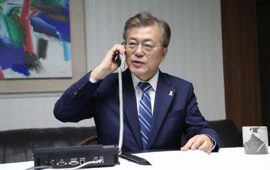 5月10日，文在寅与联参议长李淳镇通电话，听取朝军动向、韩军应对态势等涉朝汇报。