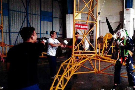 ԭ����ͼ����Ů˫�ֺ�ʮ���ģ�����ʿ���Խ��κ���������������