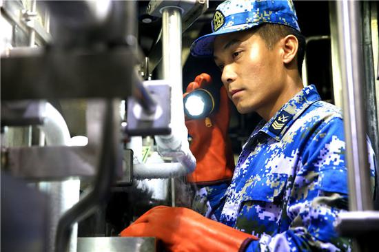 面对“结霜”管路肖海生慎之又慎 ,检查了一遍又一遍