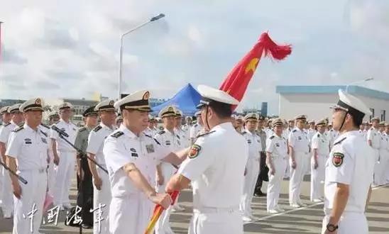 海军司令员为驻吉布提基地授旗