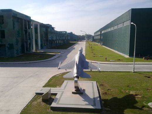 巴基斯坦JF-17飞机制造厂整体效果图和局部实景。
