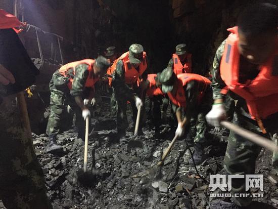 九寨沟地震后 解放军和武警第一时间展开了哪