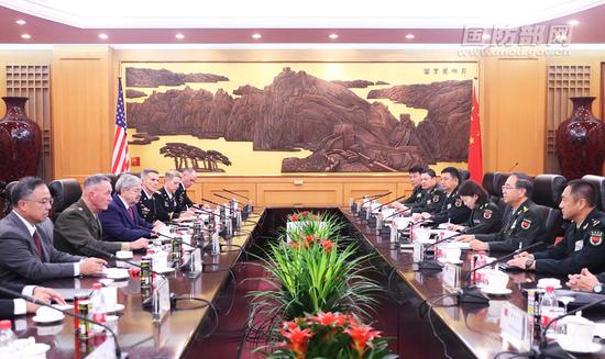 8��15�����磬�����ίίԱ����ί���ϲ�ı����ı��������ڰ�һ��¥��������������ϯ�˸��¾��л�̸������ΰ ��