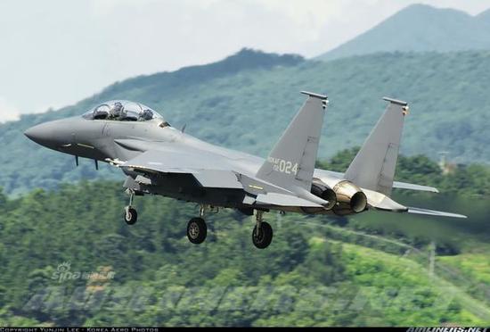 特朗普打电话给韩国总统推销武器:该交保护费