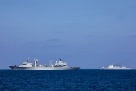 海军两批护航编队联合护航演练