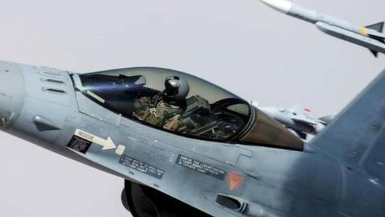 荷兰皇家空军F-16“战隼”,注意翼根处的机炮口