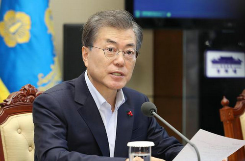 资料图片:韩国总统文在寅。(韩国《亚洲经济》)