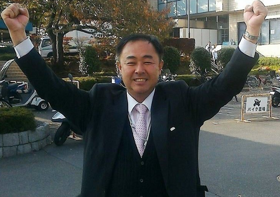 日本极右翼议员铃木信行