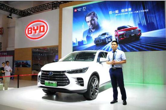 全新一代唐(燃油)采用“2.0TI+6AT”动力组合,高效、平顺、稳健。