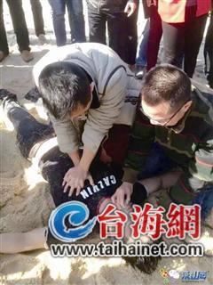 ▲救人的胡春亮一度没了呼吸和心跳