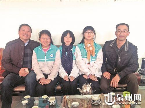 纪录片的主创是三名初中生和她们的历史老师