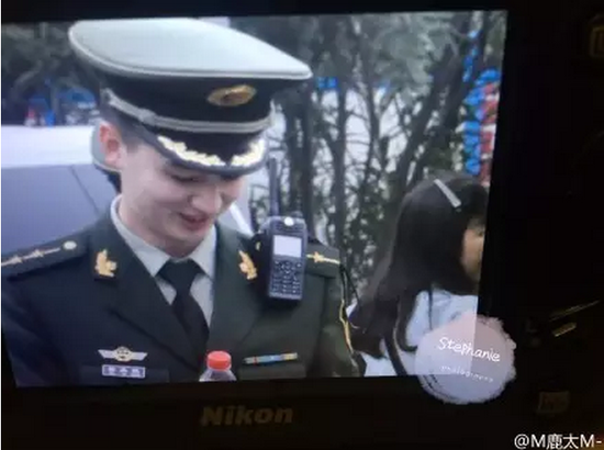 他因为颜值高被网友偷拍