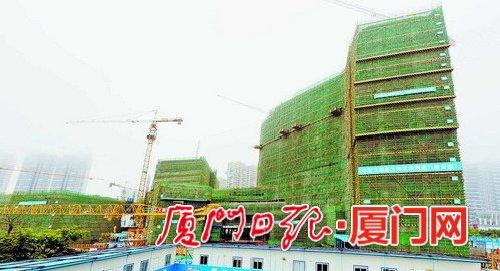昨日，建设中的复旦大学附属中山医院厦门医院。（本报记者姚凡摄）