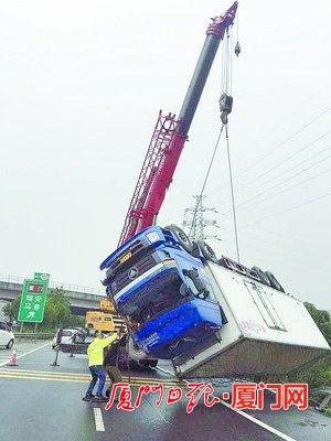 事故并未对高速通行造成太大影响。