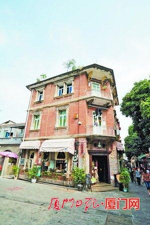 闽南圣教书局旧址建筑位于街角,砖混结构,建筑面积200余平方米,为三层洋楼,造型简约。